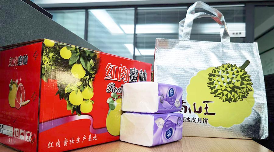 迎中秋 送關(guān)懷！金環(huán)電器給員工們派發(fā)中秋禮包