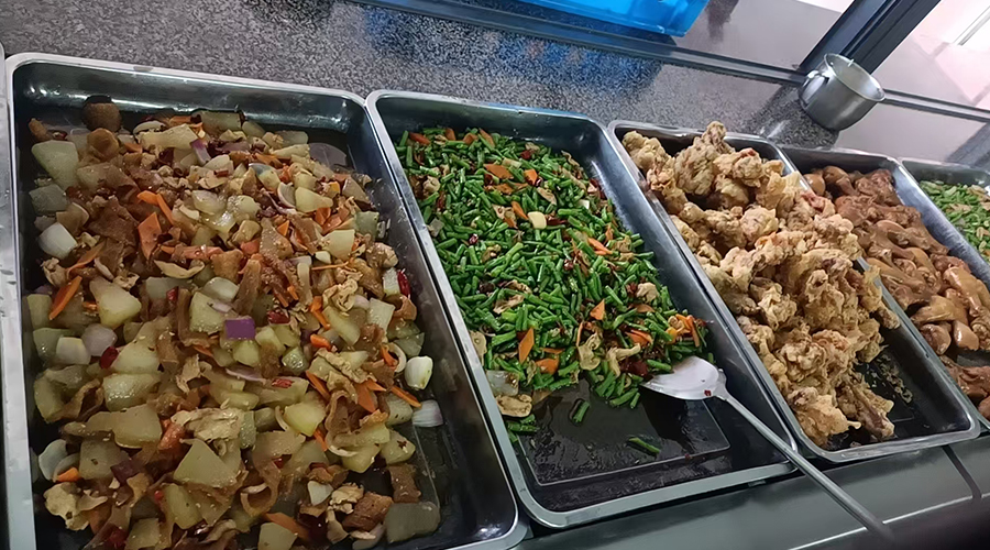 盛夏的來臨，金環(huán)電器關(guān)懷工人飲食