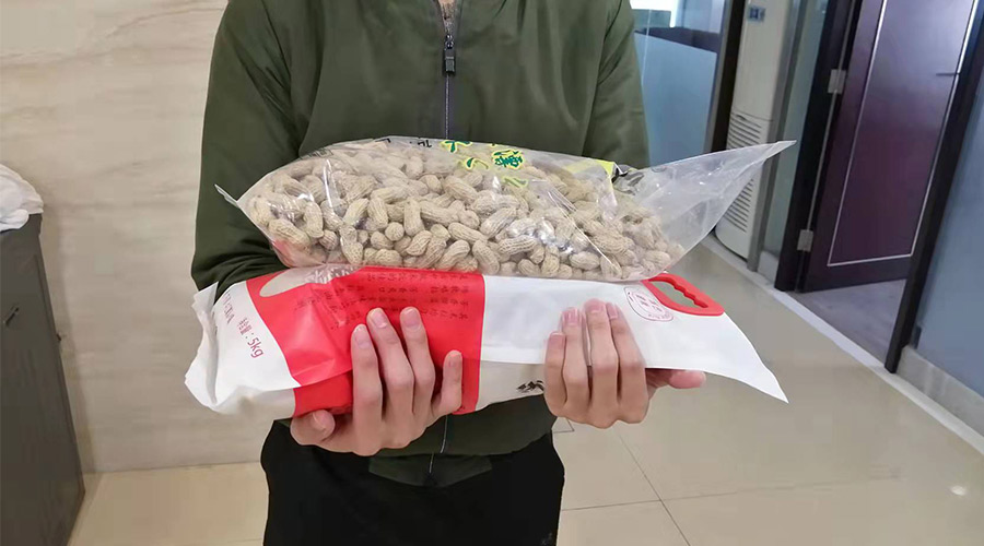 新春關懷 禮滿情暖！金環(huán)電器給員工發(fā)年貨